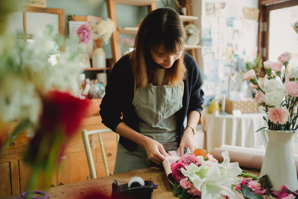 From Fields to Doorstep: The Journey of Fresh Flowers through Delivery Services